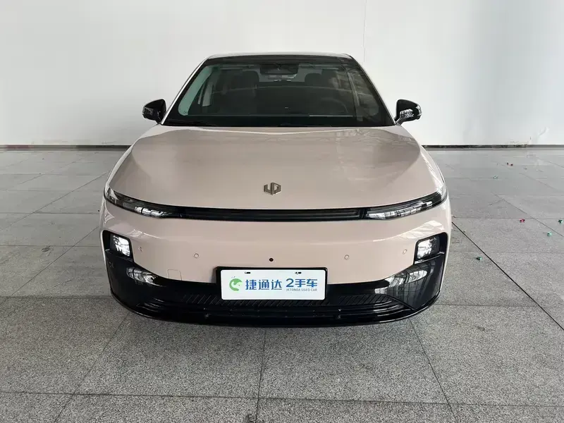 2025 Leapmotor B01 с пробегом 27 000 км