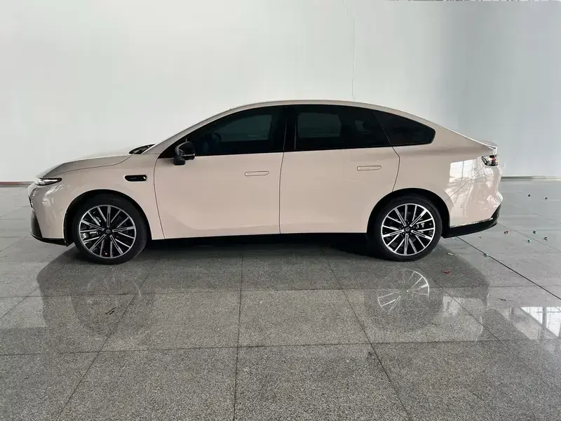 2025 Leapmotor B01 с пробегом 27 000 км