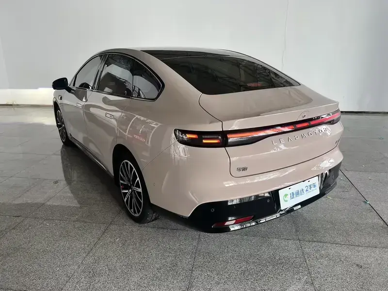 2025 Leapmotor B01 с пробегом 27 000 км