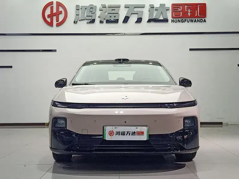 2025 Leapmotor B01 с пробегом 3 800 км