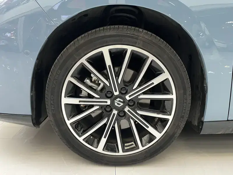 2025 Leapmotor B01 с пробегом 19 000 км