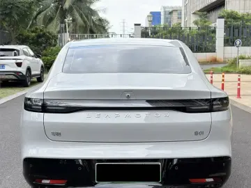 2025 Leapmotor B01 с пробегом 11 000 км