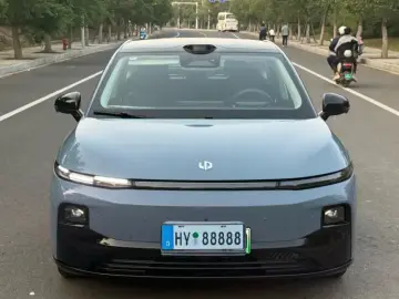 2025 Leapmotor B01 с пробегом 13 000 км