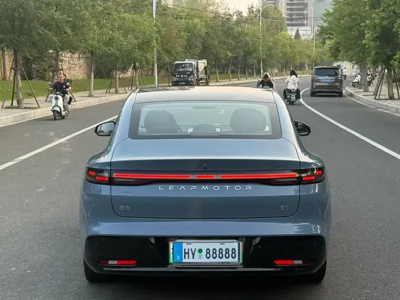 2025 Leapmotor B01 с пробегом 13 000 км