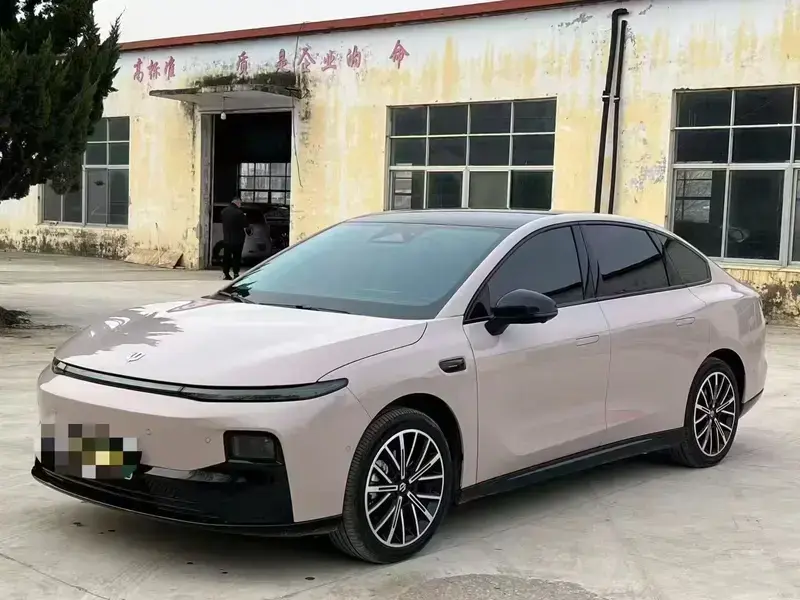2025 Leapmotor B01 с пробегом 9 000 км