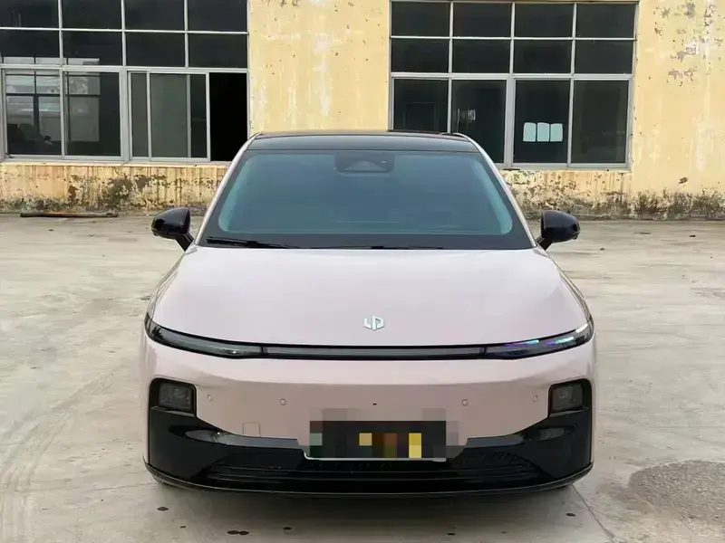 2025 Leapmotor B01 с пробегом 9 000 км