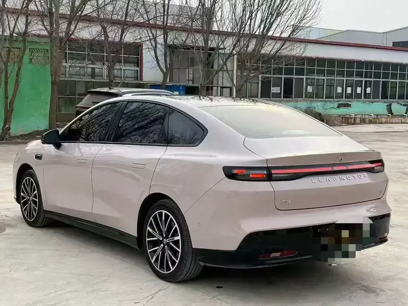 2025 Leapmotor B01 с пробегом 9 000 км