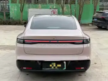 2025 Leapmotor B01 с пробегом 9 000 км