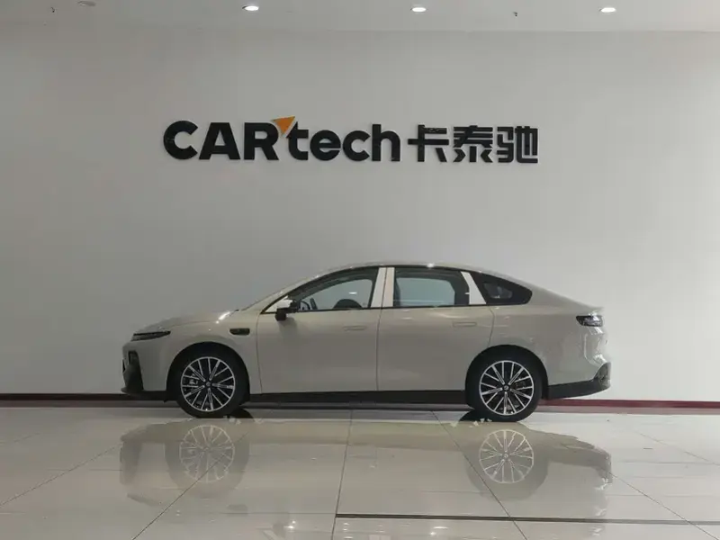 2025 Leapmotor B01 с пробегом 100 км