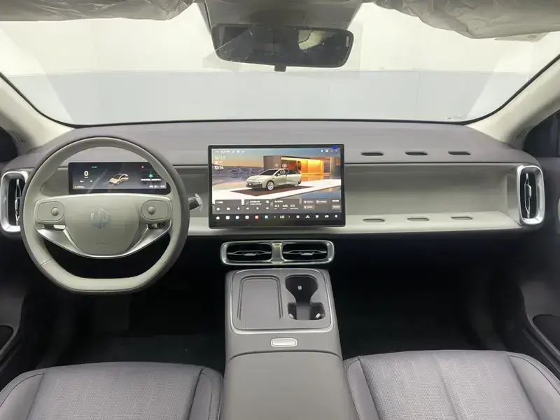 2025 Leapmotor B01 с пробегом 100 км