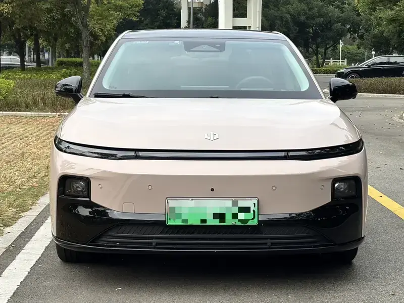 2025 Leapmotor B01 с пробегом 39 800 км
