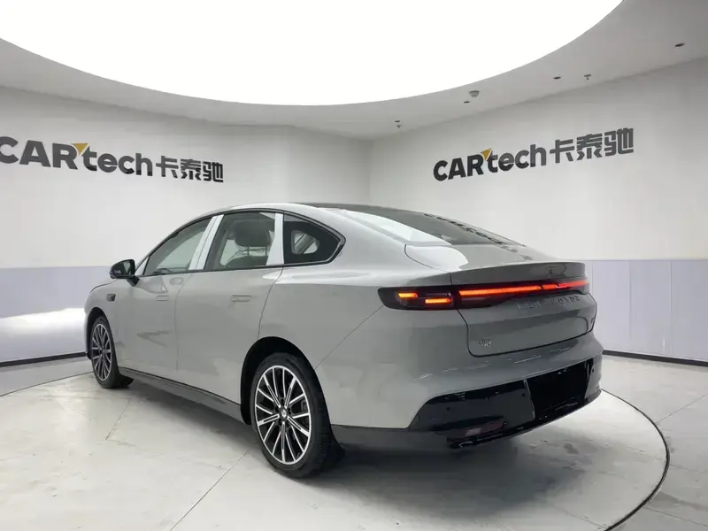 2025 Leapmotor B01 с пробегом 100 км