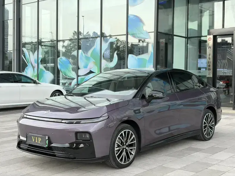 2025 Leapmotor B01 с пробегом 17 000 км