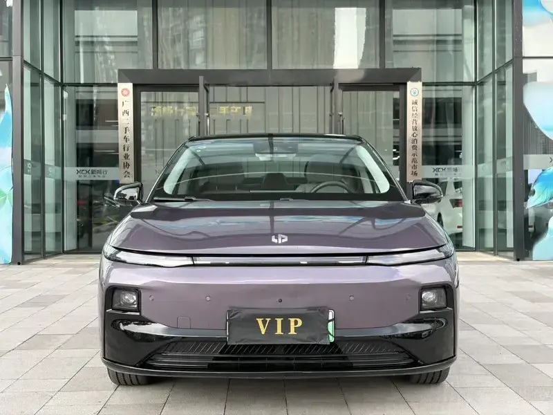 2025 Leapmotor B01 с пробегом 17 000 км