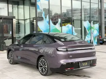 2025 Leapmotor B01 с пробегом 17 000 км