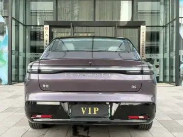 2025 Leapmotor B01 с пробегом 17 000 км