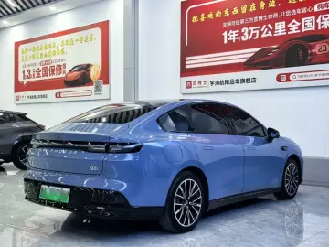 2025 Leapmotor B01 с пробегом 17 000 км