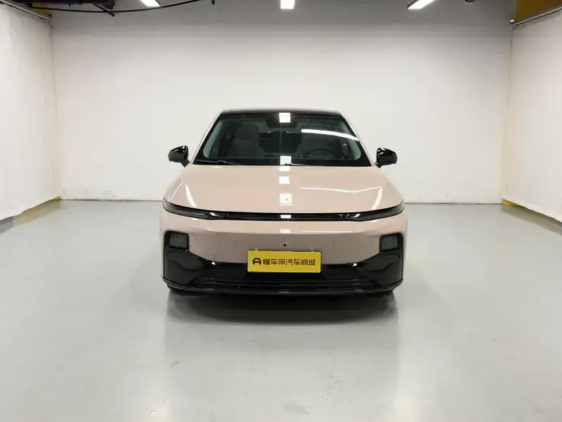 2025 Leapmotor B01 с пробегом 13 400 км