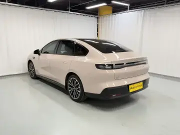 2025 Leapmotor B01 с пробегом 13 400 км