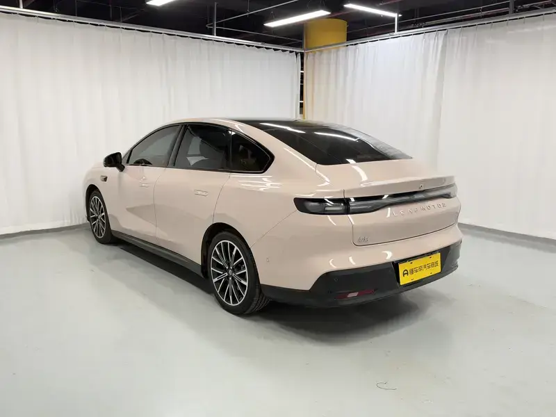 2025 Leapmotor B01 с пробегом 13 400 км