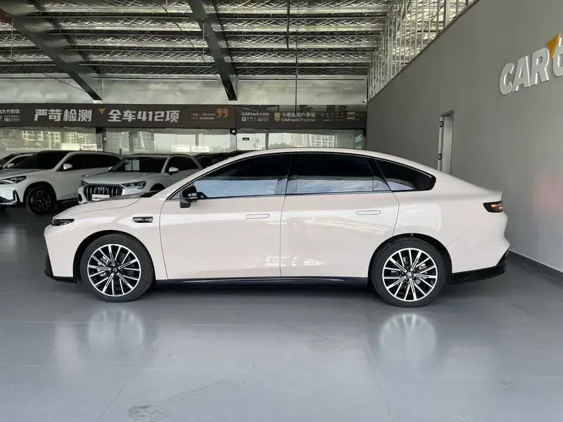 2025 Leapmotor B01 с пробегом 7 000 км