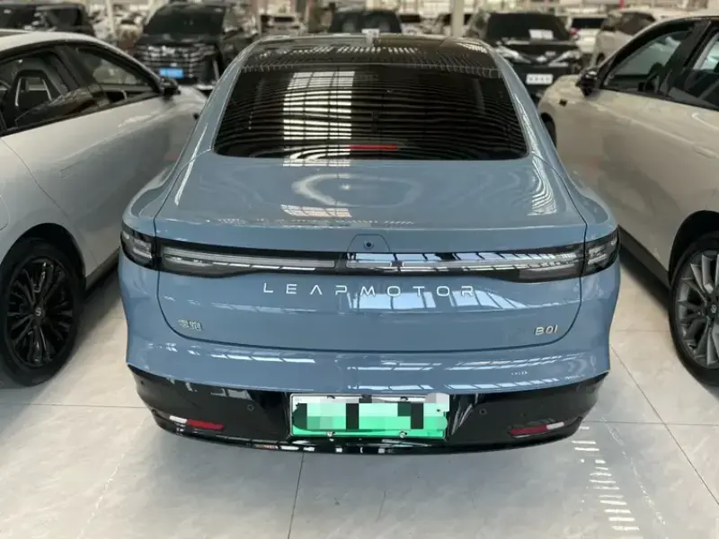 2025 Leapmotor B01 с пробегом 7 800 км