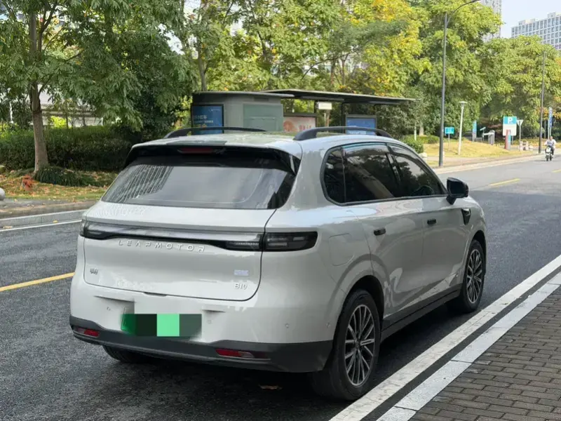 2025 Leapmotor B10 с пробегом 50 000 км