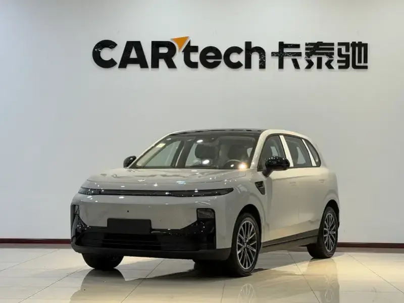 2025 Leapmotor B10 с пробегом 100 км
