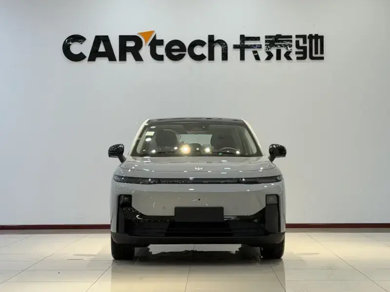 2025 Leapmotor B10 с пробегом 100 км