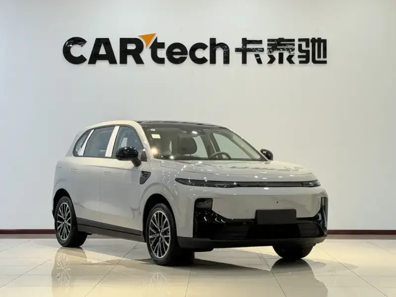 2025 Leapmotor B10 с пробегом 100 км