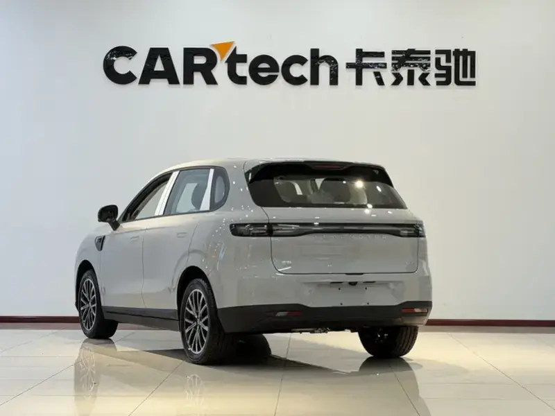 2025 Leapmotor B10 с пробегом 100 км