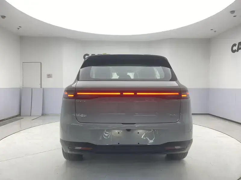 2025 Leapmotor B10 с пробегом 100 км