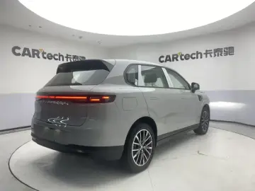 2025 Leapmotor B10 с пробегом 100 км