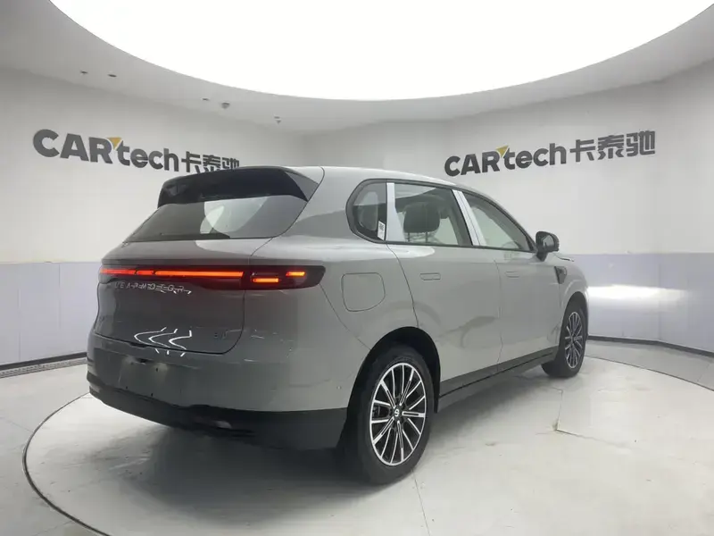 2025 Leapmotor B10 с пробегом 100 км