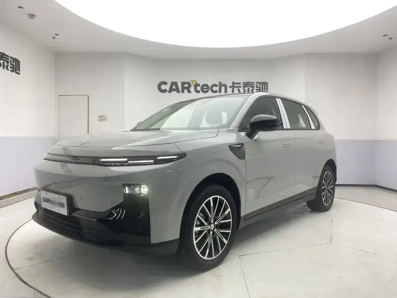 2025 Leapmotor B10 с пробегом 100 км