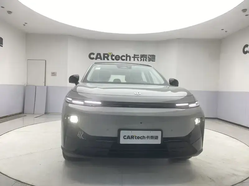 2025 Leapmotor B10 с пробегом 100 км