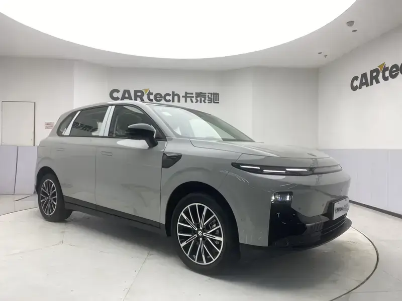 2025 Leapmotor B10 с пробегом 100 км