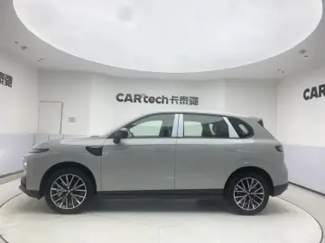 2025 Leapmotor B10 с пробегом 100 км