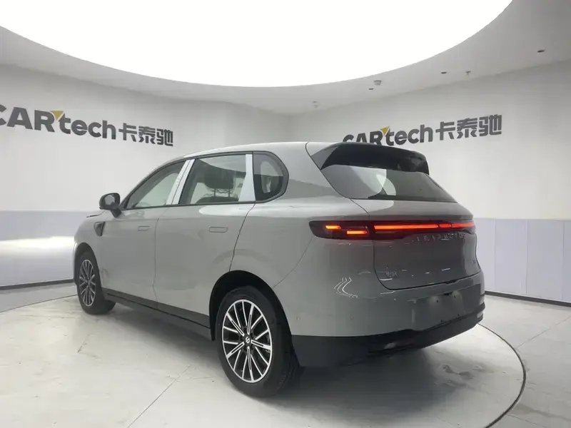 2025 Leapmotor B10 с пробегом 100 км