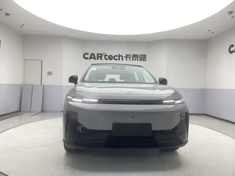 2025 Leapmotor B10 с пробегом 100 км