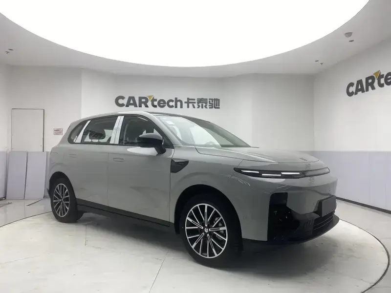 2025 Leapmotor B10 с пробегом 100 км