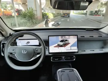 2025 Leapmotor B10 с пробегом 19 300 км