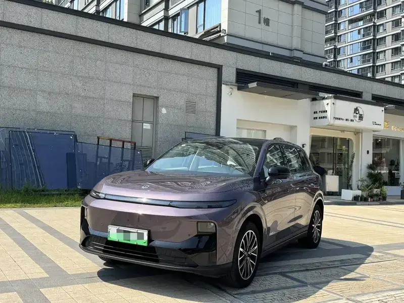 2025 Leapmotor B10 с пробегом 18 000 км