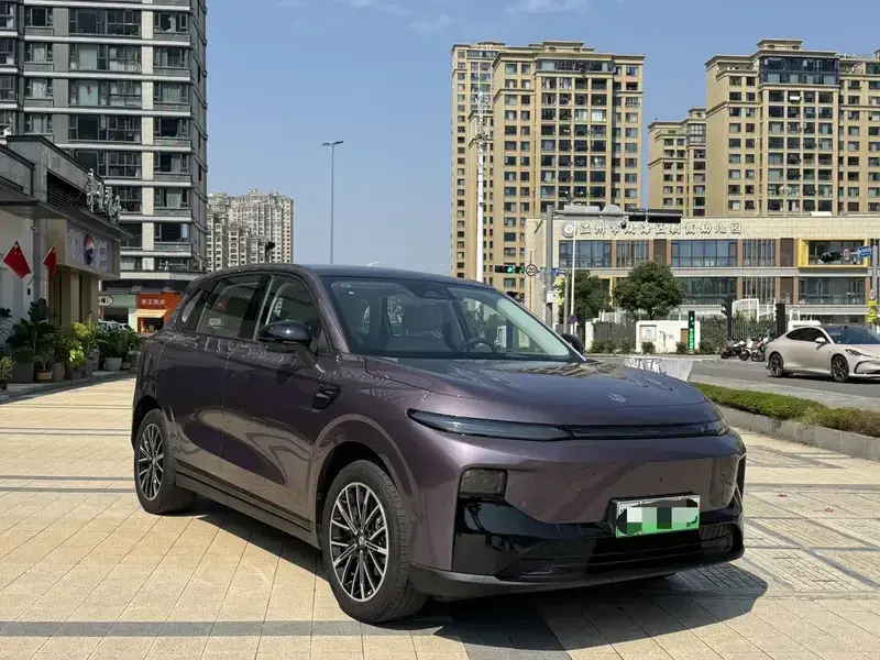 2025 Leapmotor B10 с пробегом 18 000 км