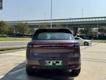 2025 Leapmotor B10 с пробегом 18 000 км