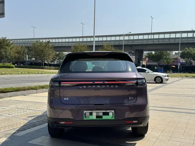 2025 Leapmotor B10 с пробегом 18 000 км