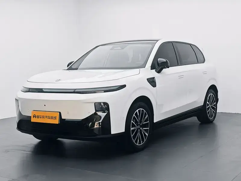 2025 Leapmotor B10 с пробегом 24 300 км