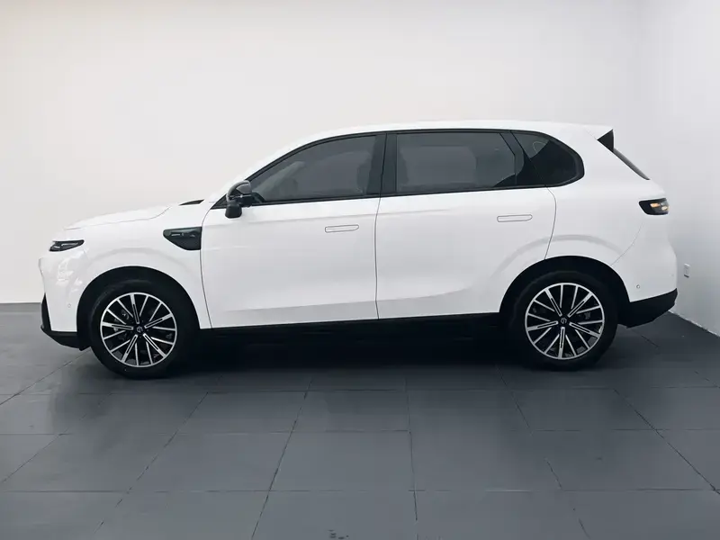 2025 Leapmotor B10 с пробегом 24 300 км