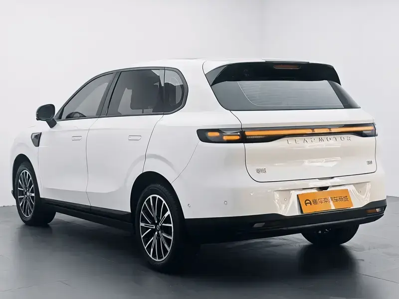 2025 Leapmotor B10 с пробегом 24 300 км