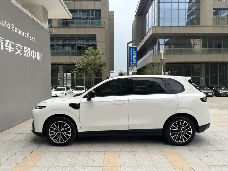 2025 Leapmotor B10 с пробегом 19 000 км